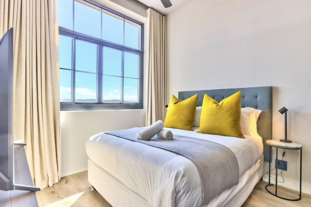 Central, Sophisticated Luxury At The Harri W Views Apartment *