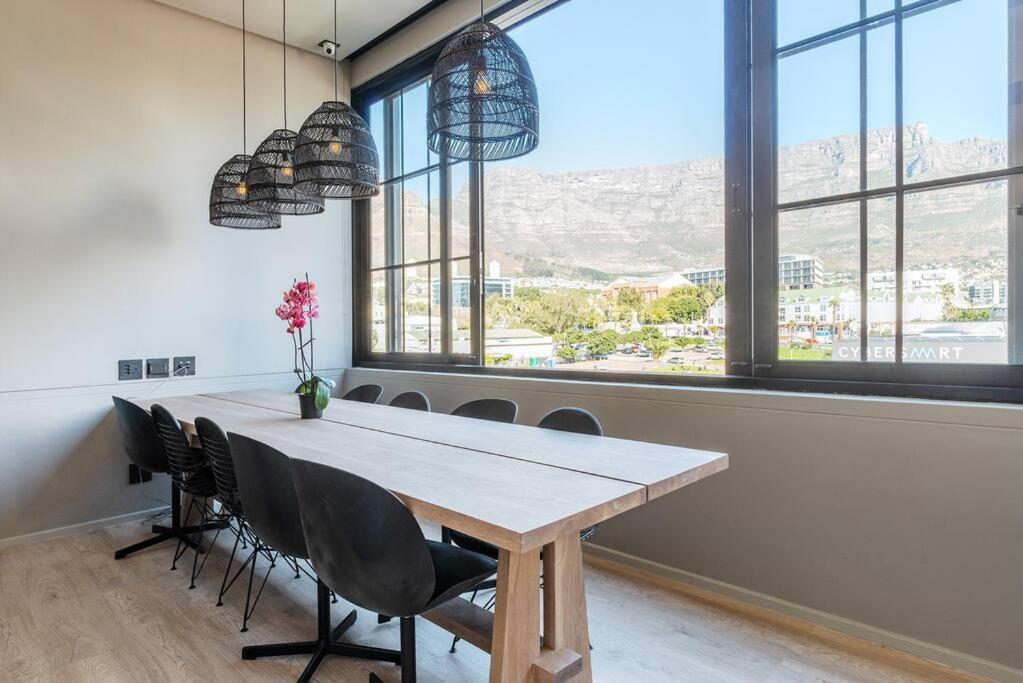 Apartment Central, Sophisticated Luxury At The Harri W Views Kapstadt