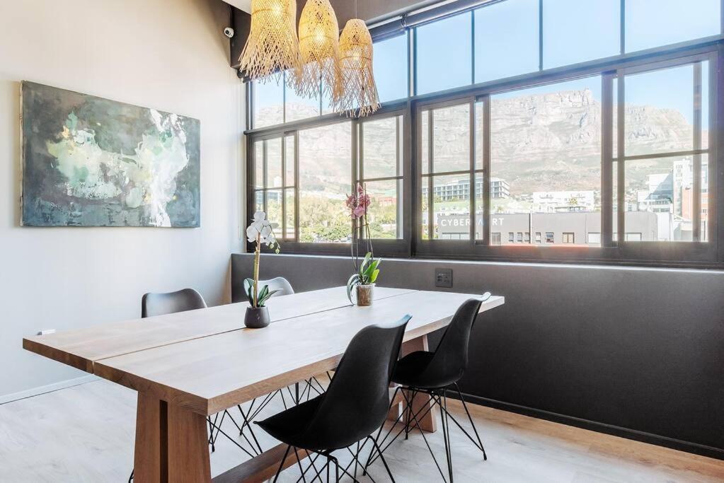 Central, Sophisticated Luxury At The Harri W Views Apartment *