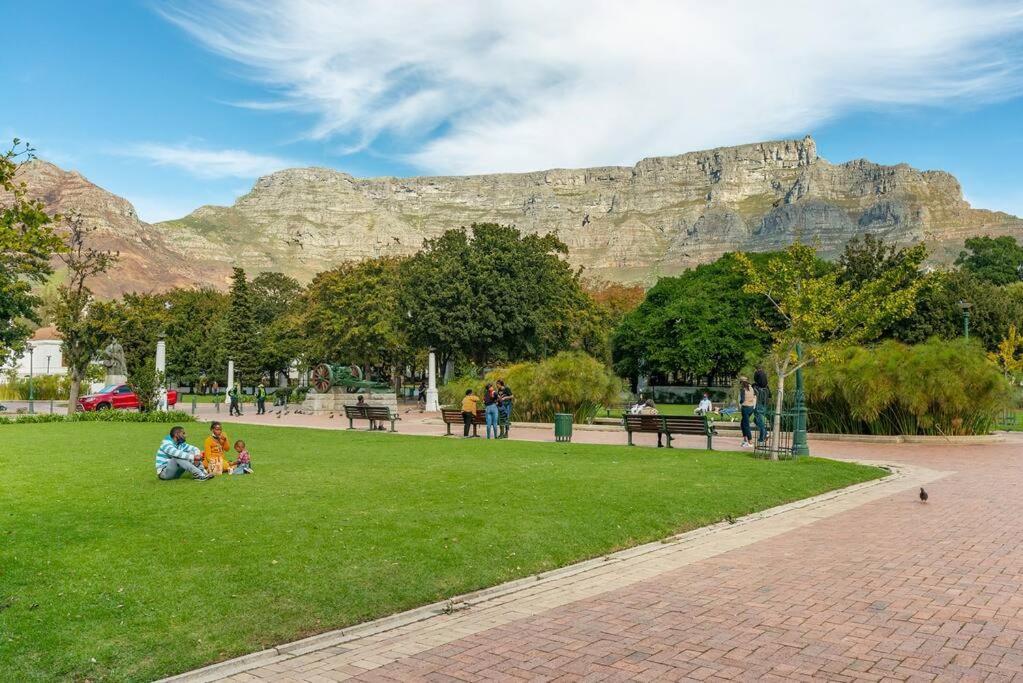 Apartment Central, Sophisticated Luxury At The Harri W Views Cape Town